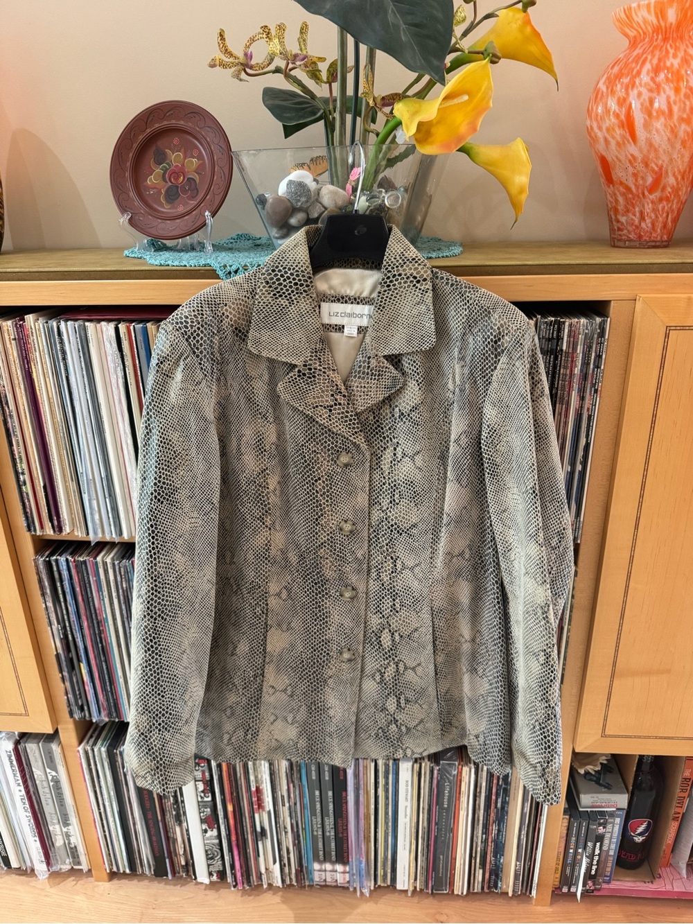 PRICE DROP: LIZ CLAIBORNE lined,CREAM/GRAY SNAKE-EMBOSSED LAMBSKIN LEATHER JT,L